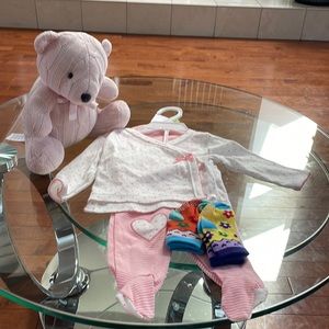 NWT Set Carter’s Baby Girl size 3 two socks Elegantbabe bear